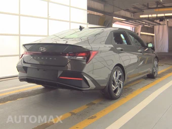 2025 Hyundai Elantra SEL Sport - miniatura 4