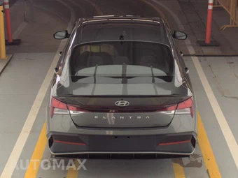 2025 Hyundai Elantra SEL Sport - miniatura 5