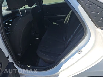 2025 Hyundai Elantra SEL Sport - miniatura 13