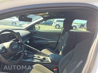 2025 Hyundai Elantra SEL Sport - miniatura 17