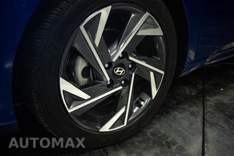 2025 Hyundai Elantra SEL Sport - miniatura 3