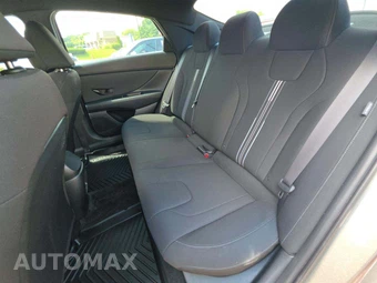 2025 Hyundai Elantra SEL Sport - miniatura 10