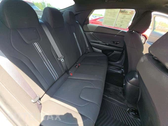 2025 Hyundai Elantra SEL Sport - miniatura 13