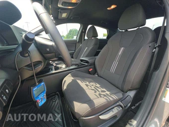 2025 Hyundai Elantra SEL Sport - miniatura 3