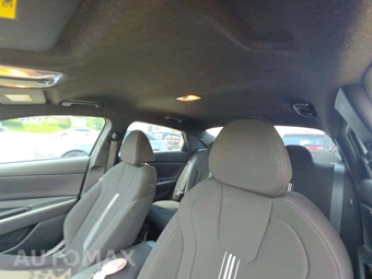 2025 Hyundai Elantra SEL Sport - miniatura 8