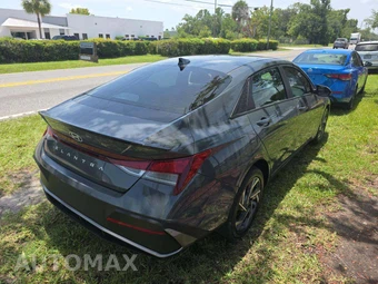 2025 Hyundai Elantra SEL Sport - miniatura 2