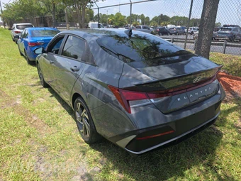 2025 Hyundai Elantra SEL Sport - miniatura 3