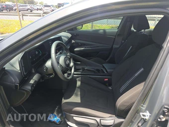 2025 Hyundai Elantra SEL Sport - miniatura 4