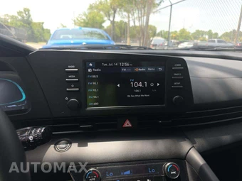 2025 Hyundai Elantra SEL Sport - miniatura 5