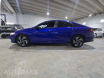 2025 Hyundai Elantra SEL Sport - miniatura 2