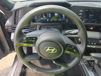 2025 Hyundai Elantra SEL Sport - miniatura 10
