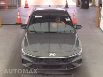 2025 Hyundai Elantra SEL Sport - miniatura 2