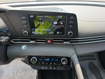 2025 Hyundai Elantra SEL Sport - miniatura 10