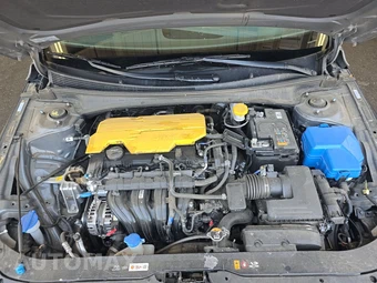 2025 Hyundai Elantra SEL Sport - miniatura 15