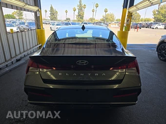 2025 Hyundai Elantra SEL Sport - miniatura 5