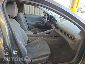 2025 Hyundai Elantra SEL Sport - miniatura 8