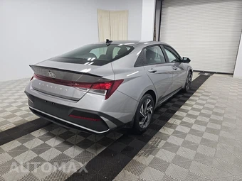 2025 Hyundai Elantra SEL Sport - miniatura 4