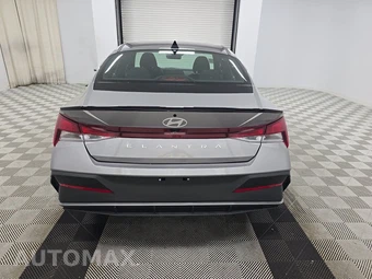 2025 Hyundai Elantra SEL Sport - miniatura 5