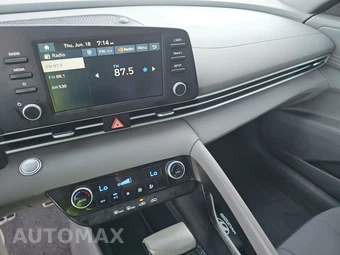 2025 Hyundai Elantra SEL Sport - miniatura 11