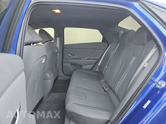 2025 Hyundai Elantra SEL Sport - miniatura 13