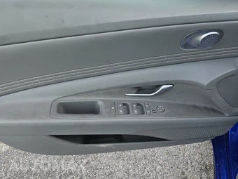 2025 Hyundai Elantra SEL Sport - miniatura 9