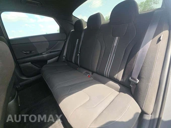 2025 Hyundai Elantra SEL Sport - miniatura 10