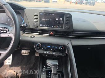 2025 Hyundai Elantra SEL Sport - miniatura 11