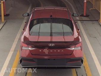 2025 Hyundai Elantra SEL Sport - miniatura 5