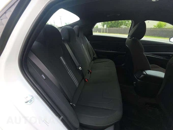 2025 Hyundai Elantra SEL Sport - miniatura 13