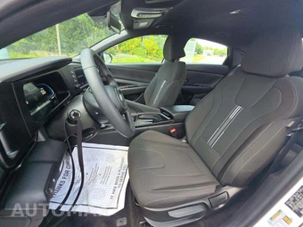 2025 Hyundai Elantra SEL Sport - miniatura 3