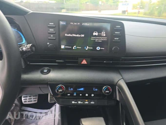 2025 Hyundai Elantra SEL Sport - miniatura 7