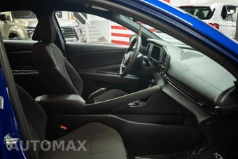 2025 Hyundai Elantra SEL Sport - miniatura 12