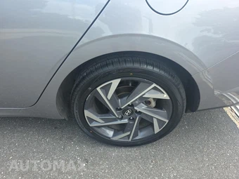 2025 Hyundai Elantra SEL Sport - miniatura 11