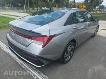 2025 Hyundai Elantra SEL Sport - miniatura 4