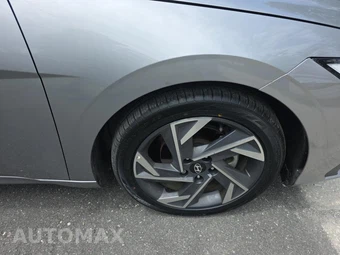 2025 Hyundai Elantra SEL Sport - miniatura 9