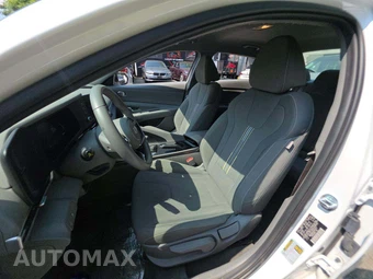 2025 Hyundai Elantra SEL Sport - miniatura 3