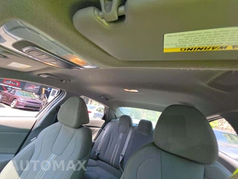 2025 Hyundai Elantra SEL Sport - miniatura 8