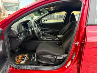 2025 Hyundai Elantra SEL Sport - miniatura 10