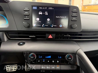 2025 Hyundai Elantra SEL Sport - miniatura 15