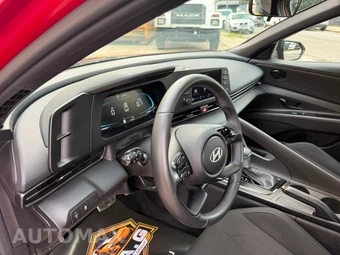 2025 Hyundai Elantra SEL Sport - miniatura 9