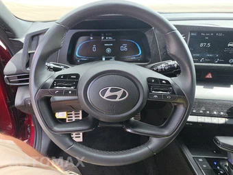 2025 Hyundai Elantra SEL Sport - miniatura 10
