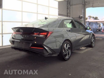 2025 Hyundai Elantra SEL Sport - miniatura 4