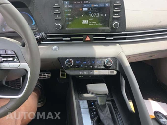 2025 Hyundai Elantra SEL Sport - miniatura 10