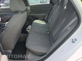 2025 Hyundai Elantra SEL Sport - miniatura 13