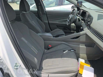 2025 Hyundai Elantra SEL Sport - miniatura 18