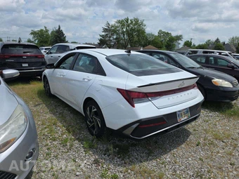 2025 Hyundai Elantra SEL Sport - miniatura 2