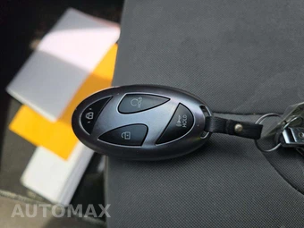 2025 Hyundai Elantra SEL Sport - miniatura 8