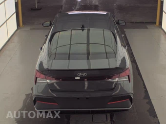 2025 Hyundai Elantra SEL Sport - miniatura 5