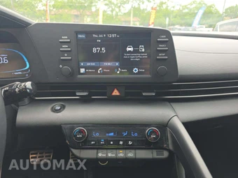2025 Hyundai Elantra SEL Sport - miniatura 10