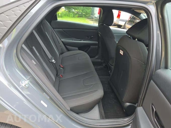 2025 Hyundai Elantra SEL Sport - miniatura 16